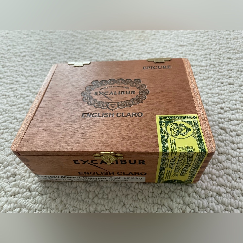 Hoyo De Monterrey Excalibur English Claro Cigar Box